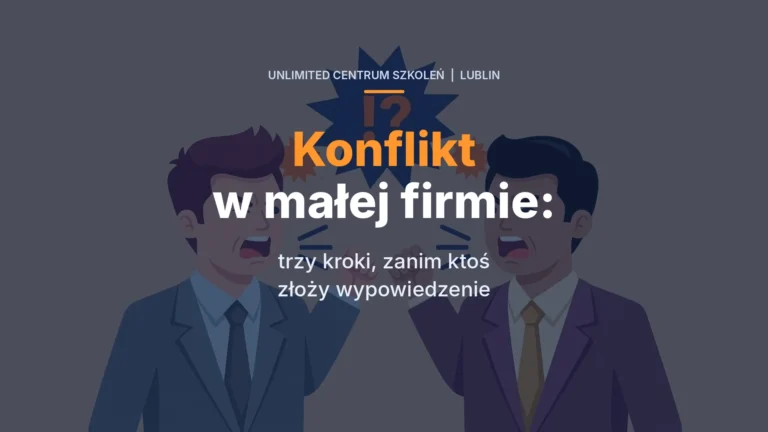 Tytuł artykułu "Konflikt w małej firmie: trzy kroki, zanim ktoś złoży wypowiedzenie" na przyciemnionej ilustracji kłócących się mężczyzn