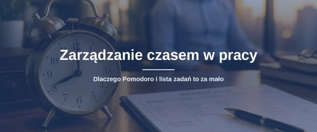 Budzik i tygodniowy plan pracy na biurku, zarządzanie czasem w pracy
